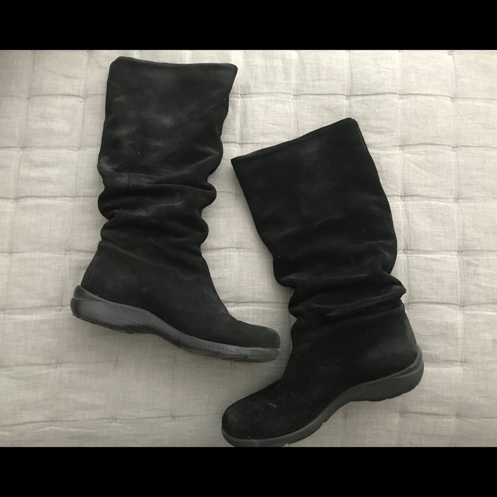 La CANADIENNE Suede Winter Boot w/ Faux Fur Lining
